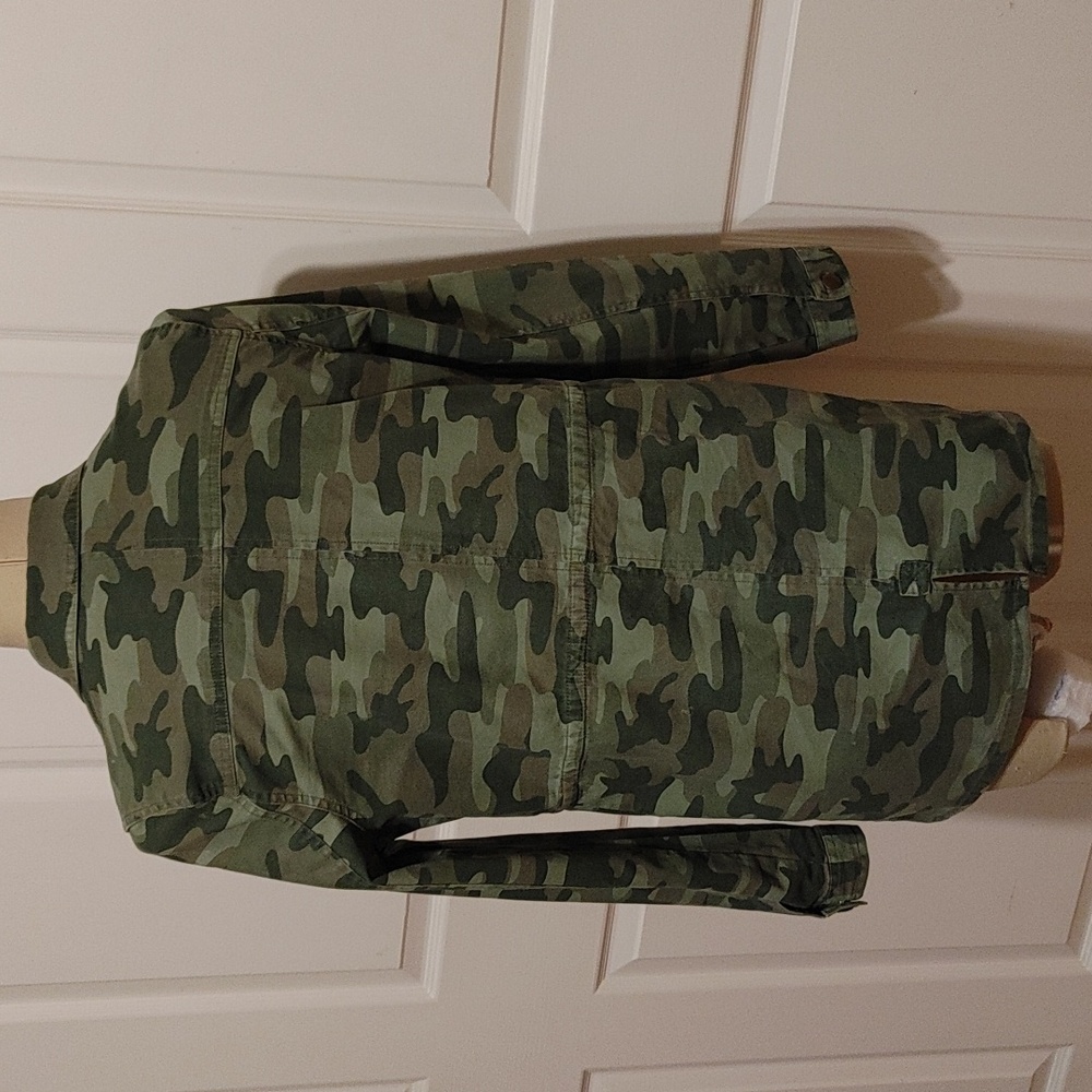 🤢 Justice Jacket - Picture 9 of 14